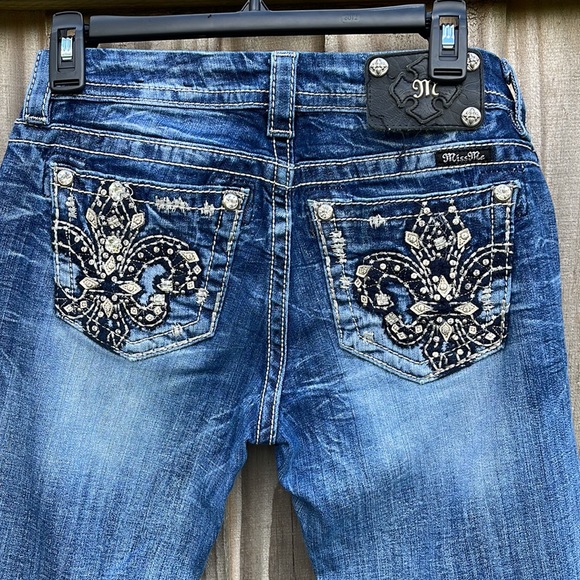 Miss Me Denim - MissMe mid rise easy boot blue jeans size 26/26.  #808